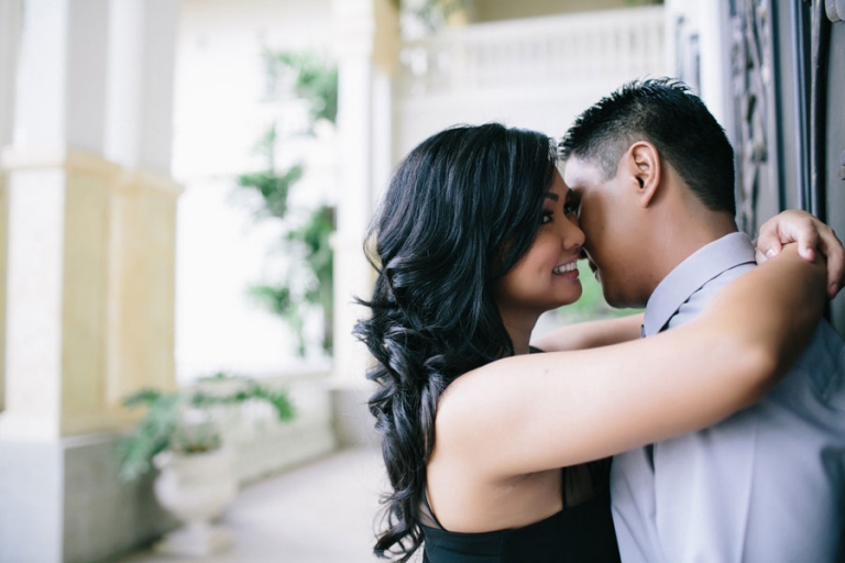 Oahu-Engagement-Photographer-53-by-the-sea-2